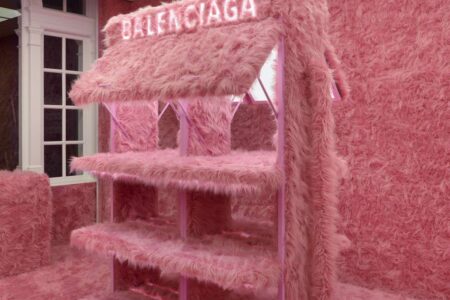 Balenciaga. tienda pop up. pelo rosa | balenciaga_le_cagole5 cover