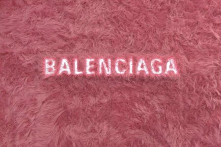 Balenciaga. tienda pop up. pelo rosa | balenciaga_le_cagole6 cover