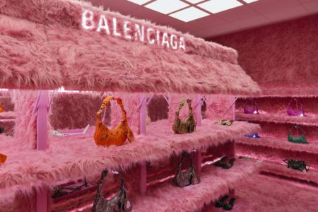 Balenciaga. tienda pop up. pelo rosa | balenciaga_le_cagole7 cover