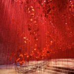 Chiharu Shiota. artista japonesa. experiencia inmersiva | chiharu roomdiseno1