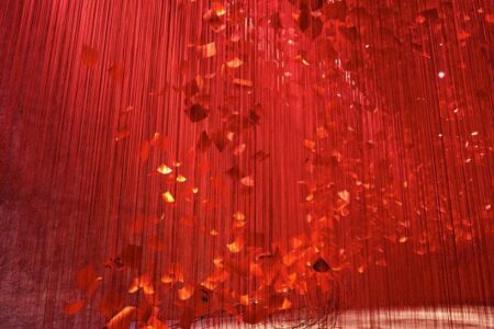 Chiharu Shiota. artista japonesa. experiencia inmersiva | chiharu roomdiseno1