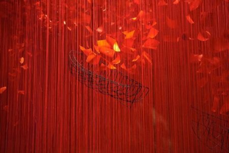 Chiharu Shiota. artista japonesa. experiencia inmersiva | chiharu roomdiseno4
