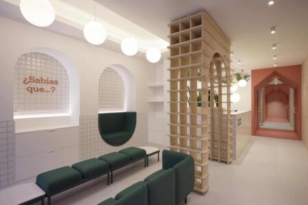 clínica dental. Vitale. Font Arquitectura | zona espera clinica dental infantil