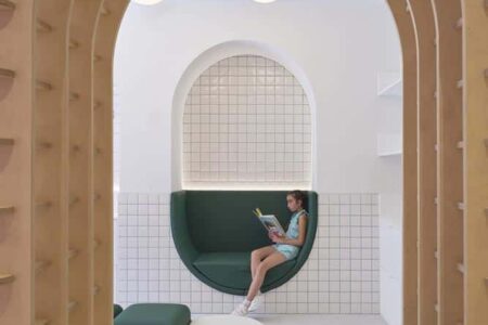 Clínica dental. Vitale. Font Arquitectura | zona espera clinica dental infantil 4
