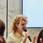 Chiara di Pinto -Studiopepe- durante la charla