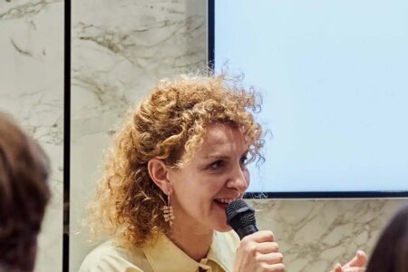 Chiara di Pinto -Studiopepe- durante la charla