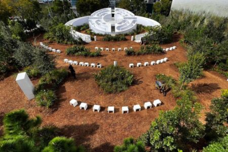 : Es Devlin. Chanel nº 5. instalación artística transitable | es devlin roomdiseno