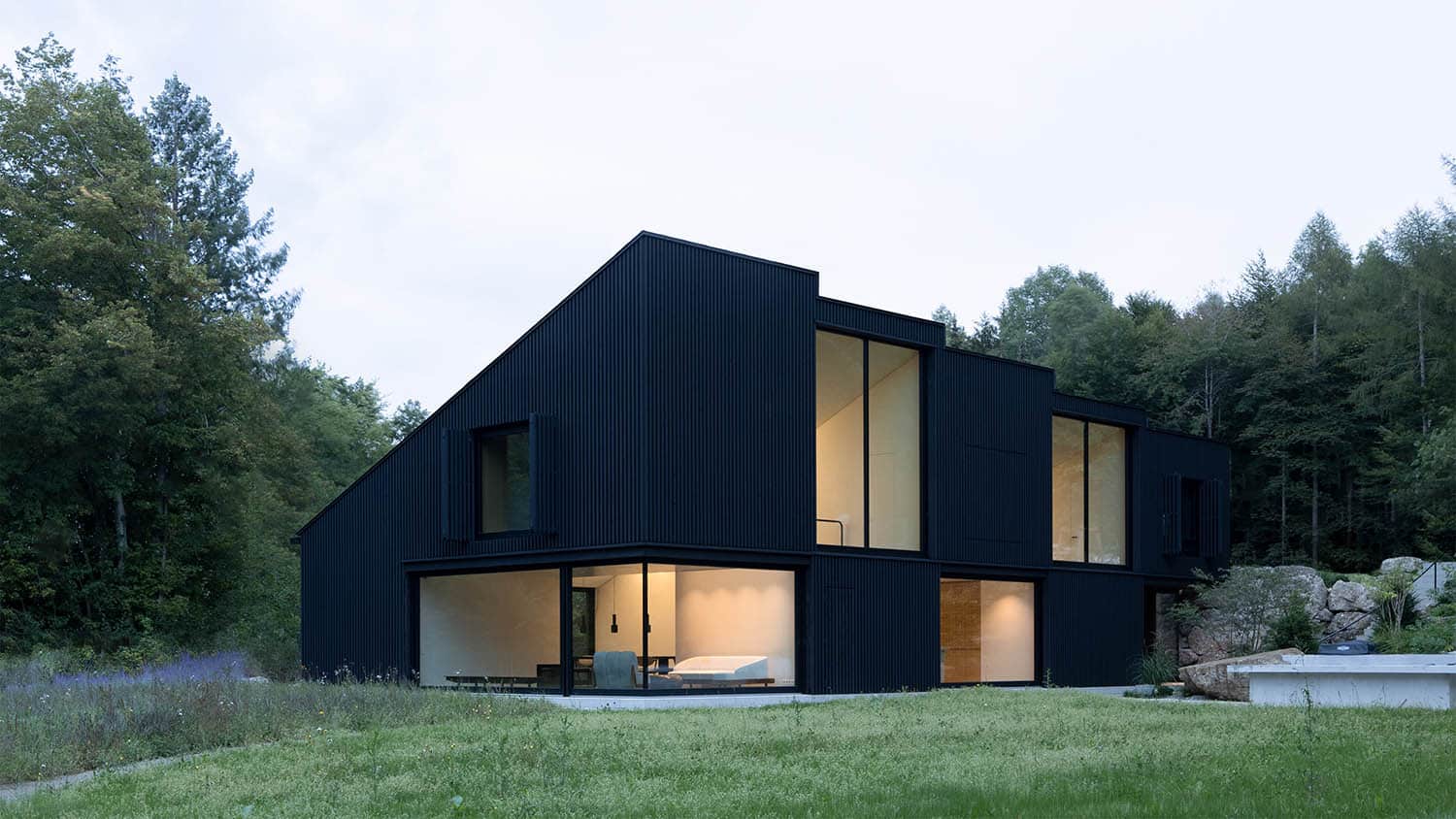 House by the Lake, madera negra, juego de cubos Appels Architekten | house_lake2
