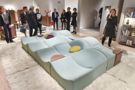 Imm Cologne 2022. Feria de diseño y decoración de Colonia (Alemania) | stand ligne roset grenzenloser wohnen pure atmospheres halle 11 3