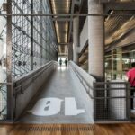 Sesc 24 de Maio. Paulo Mendes da Rocha + MMBB Arquitetos. Arquitectura en Brasil | interior del centro sesc 24 de maio