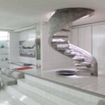 Escalera de la casa 'Lo scarabeo sotto la foglia' de Nanda Vigo y Gio Ponti | interior designed by nanda vigo for gi ograve ponti s casa lo scarabeo sotto la foglia 1965 68 jpg 3