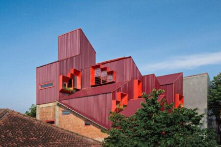Edificio rojo. Ismail Solehudin | ismail solehudin roomdiseno