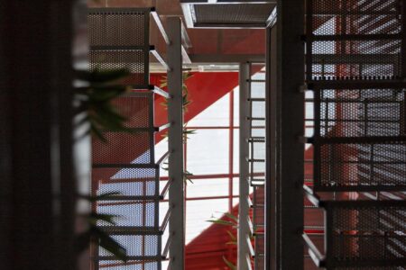 Edificio rojo. Ismail Solehudin | ismail solehudin roomdiseno10