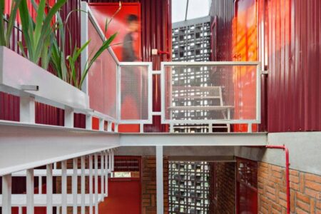 Edificio rojo. Ismail Solehudin | ismail solehudin roomdiseno16