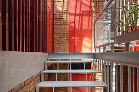 Edificio rojo. Ismail Solehudin | ismail solehudin roomdiseno19