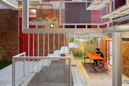 Edificio rojo. Ismail Solehudin | ismail solehudin roomdiseno20