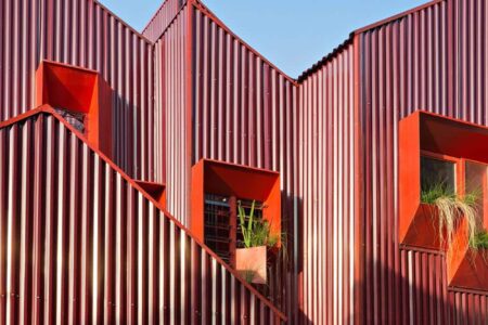Edificio rojo. Ismail Solehudin | ismail solehudin roomdiseno21