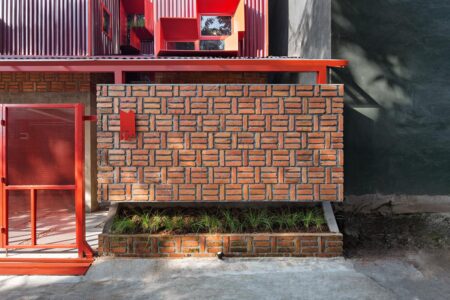 Edificio rojo. Ismail Solehudin | ismail solehudin roomdiseno4