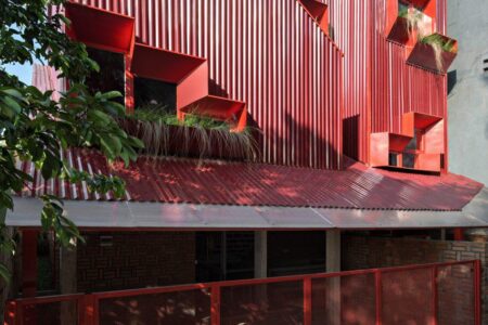 Edificio rojo. Ismail Solehudin | ismail solehudin roomdiseno6