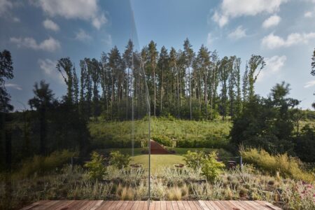 Lazy House. La casa con grandes ventanales de petrjanda/brainwork en Zlín | lazy house24