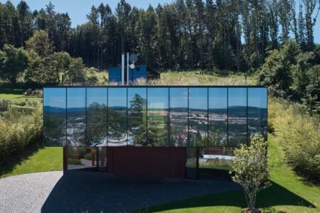 Lazy House. La casa con grandes ventanales de petrjanda/brainwork en Zlín | lazy house30
