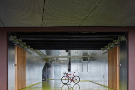 Lazy House. La casa con grandes ventanales de petrjanda/brainwork en Zlín | lazy house31