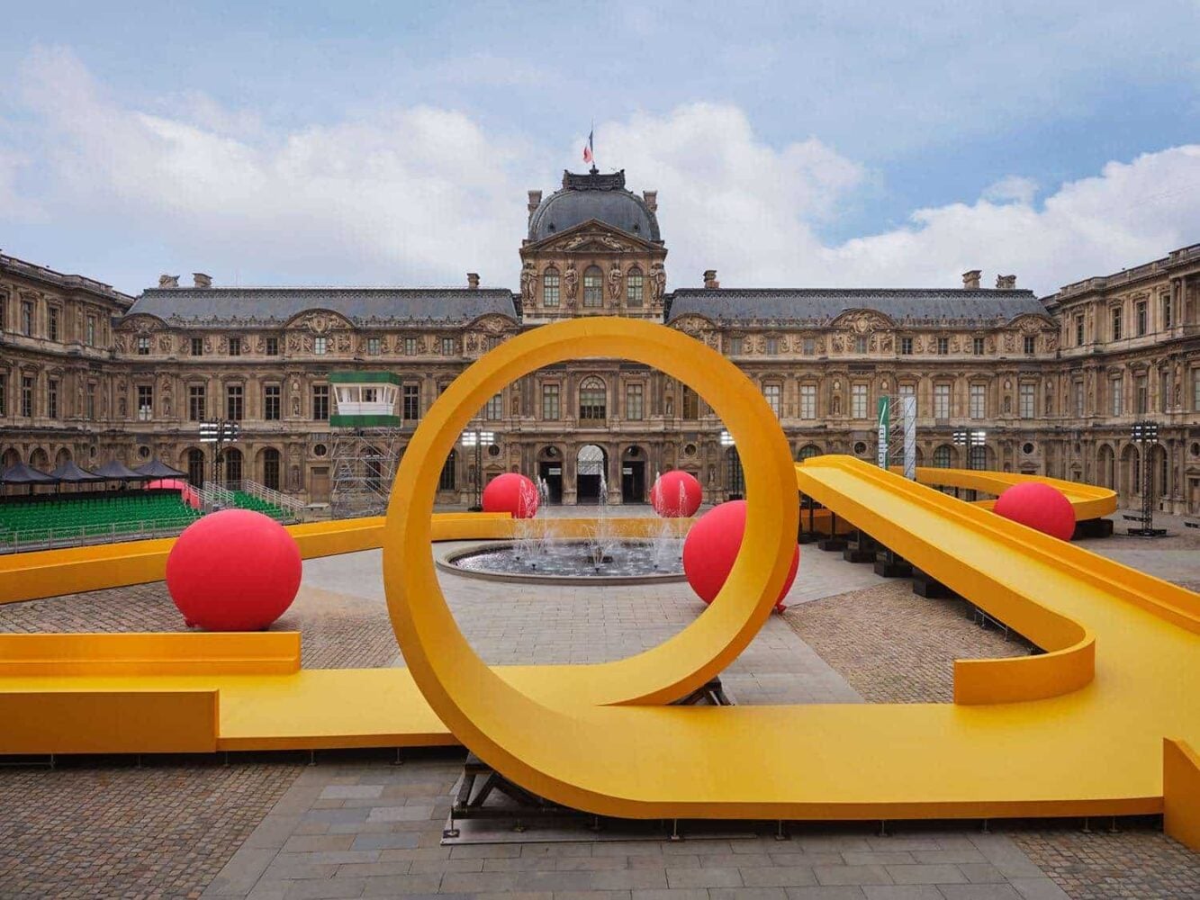 Louis Vuitton. Museo del Louvre. pista de atletismo. Virgil Abloh | louis vuitton3