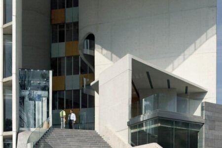 Museo ICO. Carme Pinos. Torre de oficinas Cube, 2002-2005, Guadalajara (México). Carme Pinós - Escenario Para la Vida. Fotografía por Duccio Malagamba | metalocus_carme pinos_escenarios para la vida_07