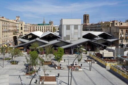 Museo ICO. Carme Pinos. Ampliación del Mercado de la Boquería, 2007-2015. Barcelona. Carme Pinós - Escenario Para la Vida. Fotografía por ElZinc | metalocus_carme pinos_escenarios para la vida_09