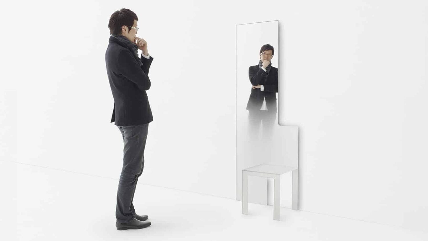 Mirror Chair. Glas Italia. Foto: Hiroshi Iwasaki | mirror chair05_hiroshi_iwasaki 2