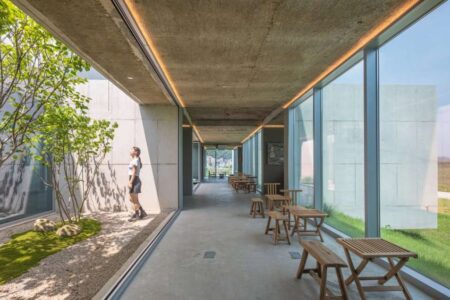 Campo de arroz. arquitectura brutalista. bloques de hormigón. non space. on architects | on architecture