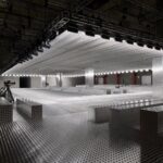 Fluid Form. Prada S/S 2024. Slime transparente. OMA | prada spring summer 2024 amo roomdiseno16