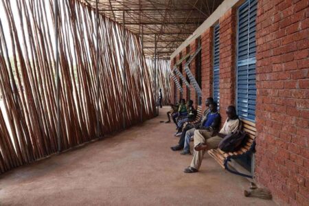 Escuela Secundaria Lycee Schorg. Diébédo Francis Kéré. Premio Pritzker 2022 | schorge_school_fka_3171