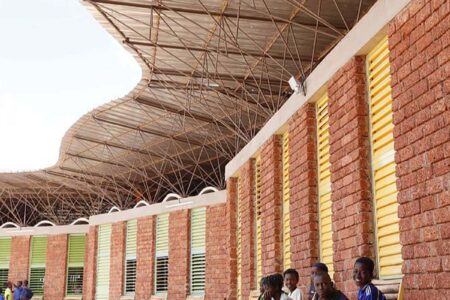 Escuela Secundaria Lycee Schorg. Diébédo Francis Kéré. Premio Pritzker 2022 | schorge_school_fka_3227