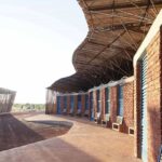 Escuela Secundaria Lycee Schorg. Diébédo Francis Kéré. Premio Pritzker 2022 | schorge_school_fka_3559