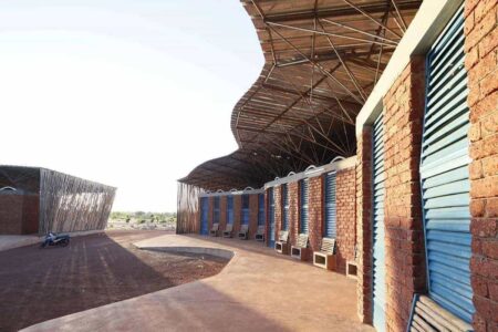 Escuela Secundaria Lycee Schorg. Diébédo Francis Kéré. Premio Pritzker 2022 | schorge_school_fka_3559