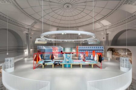 Victoria and albert museum. Inside Out. Historia de los bolsos. Escenografía teatral | studio_mutt roomdiseno