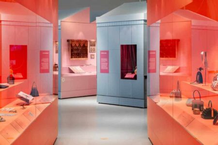 Victoria and albert museum. Inside Out. Historia de los bolsos. Escenografía teatral | studio_mutt roomdiseno10
