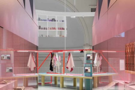 Victoria and albert museum. Inside Out. Historia de los bolsos. Escenografía teatral | studio_mutt roomdiseno3