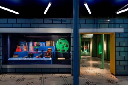 Victoria and albert museum. Inside Out. Historia de los bolsos. Escenografía teatral | studio_mutt roomdiseno5