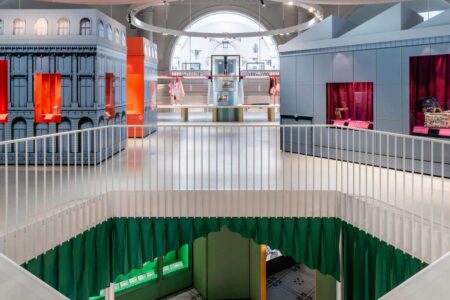 Victoria and albert museum. Inside Out. Historia de los bolsos. Escenografía teatral | studio_mutt roomdiseno6