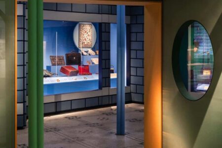 Victoria and albert museum. Inside Out. Historia de los bolsos. Escenografía teatral | studio_mutt roomdiseno9