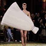 Viktor & Rolf. SS 2023. Vestidos surrealistas | victor_rolf vestidos_surrealistas roomdiseno17