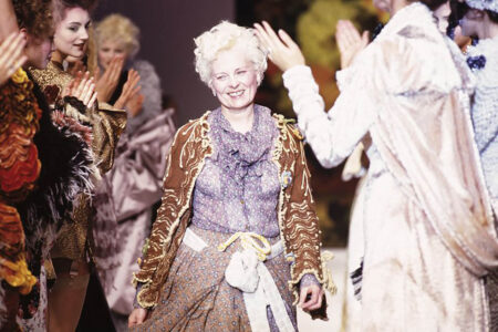 Vivienne Westdood en el desfile de su colección 