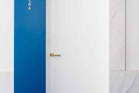 Hotel Bienvenir. Hotel en Madrid. Hotel art decó. Estudio Wanna | wanna_hotel_bienvenir_madrid_door_signage_esther_mengual_cathy_figueiredo_maria_lillo
