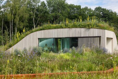 Casa enterrada en Eindhoven. WillemsenU | willemsenu