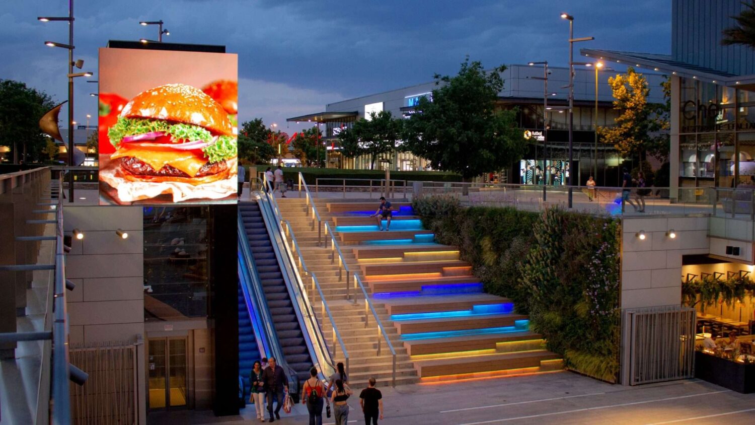 Fachada digital multimedia. Shopping resort Puerto Venecia