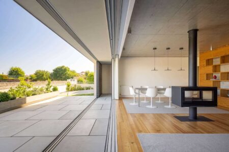 House in Ílhavo. Casa urbana rodeada de campos de cultivo | 20210130 m2senos arquitectos casa em ilhavo 057 259cbf61
