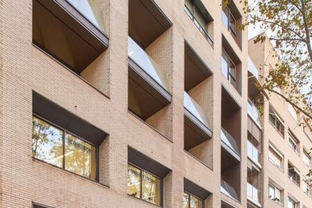 Edificio de oficinas en Joan Miró. Renovación de un edificio de oficinas