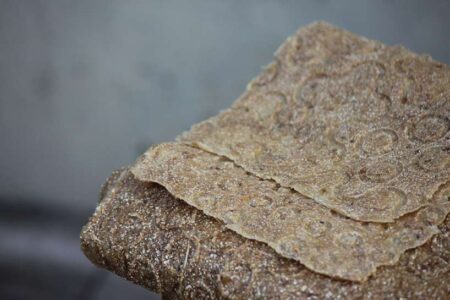 GarlicPeelsBiotextile_4_PhotobyLigiaLopes-7c49b94e